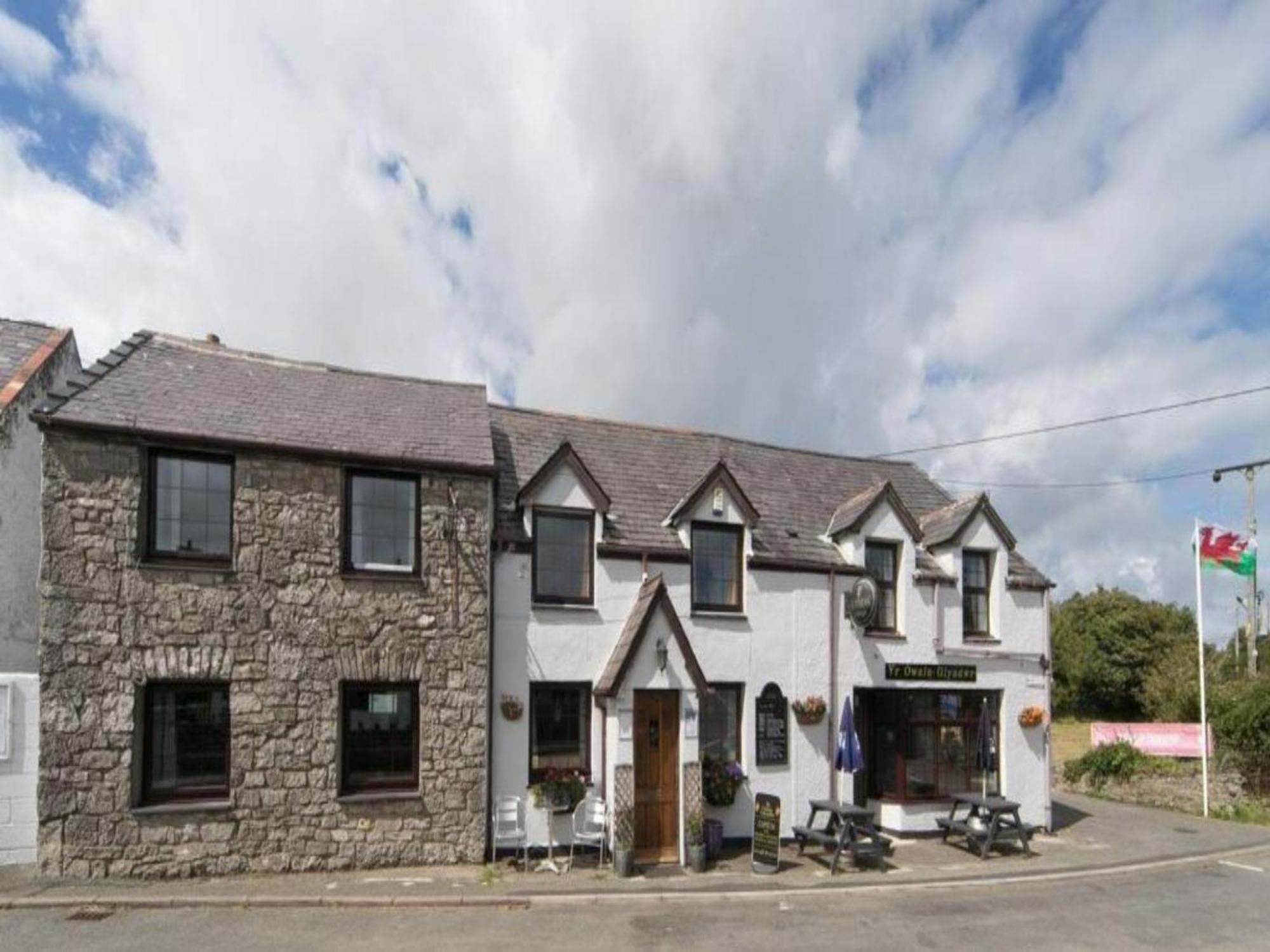 Pass The Keys Modern En-Suite Room In Country Pubrestaurant 2 Llanddona Extérieur photo